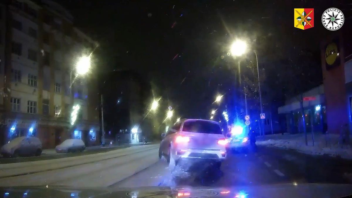 Opilý řidič SUV jel v Praze jak šílenec, po honičce s policií vytáhl lodní průkaz